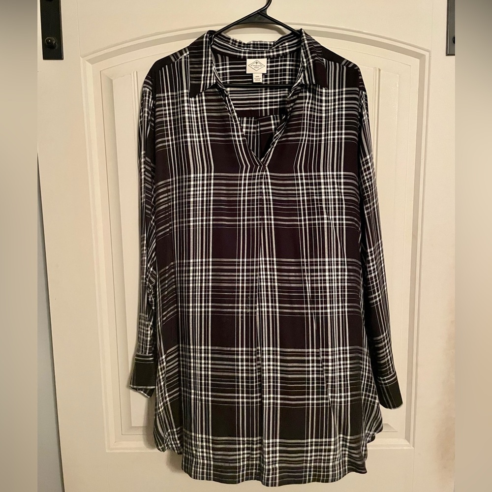Black and white tunic